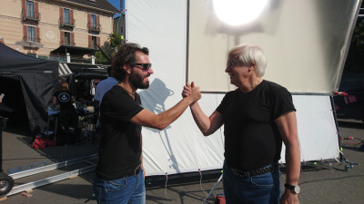 Handshake von Produktionsleiter FiFi Frei mit Gilbert Gress